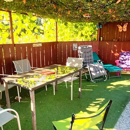 Etage Privatif Chez Corinne * Russan